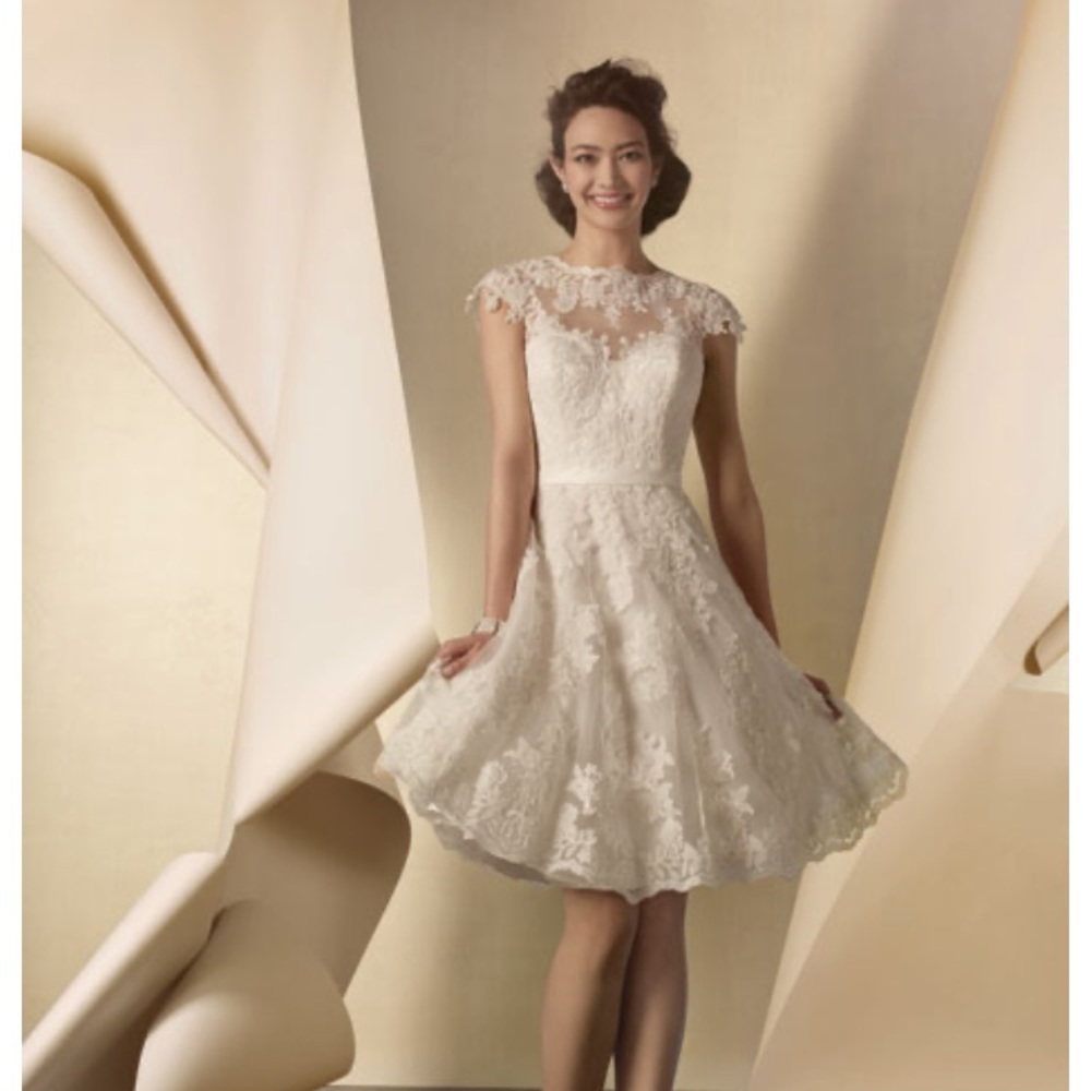 EUC- Alfred Angelo tea length lace wedding dress in ivory.